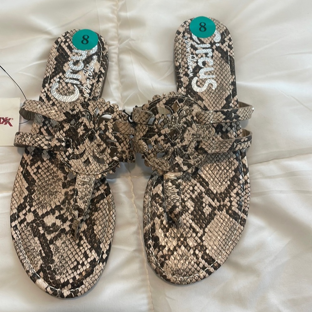 NWT Sam Edelman sandals in size 8